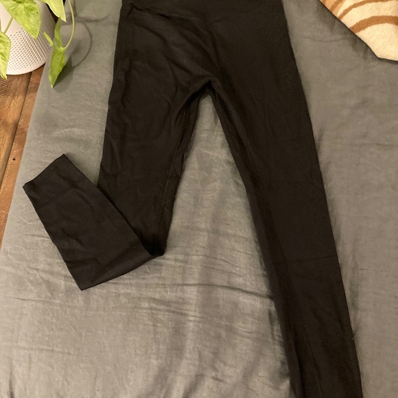 V Cross Waisted Leggings - Picture 2 of 8